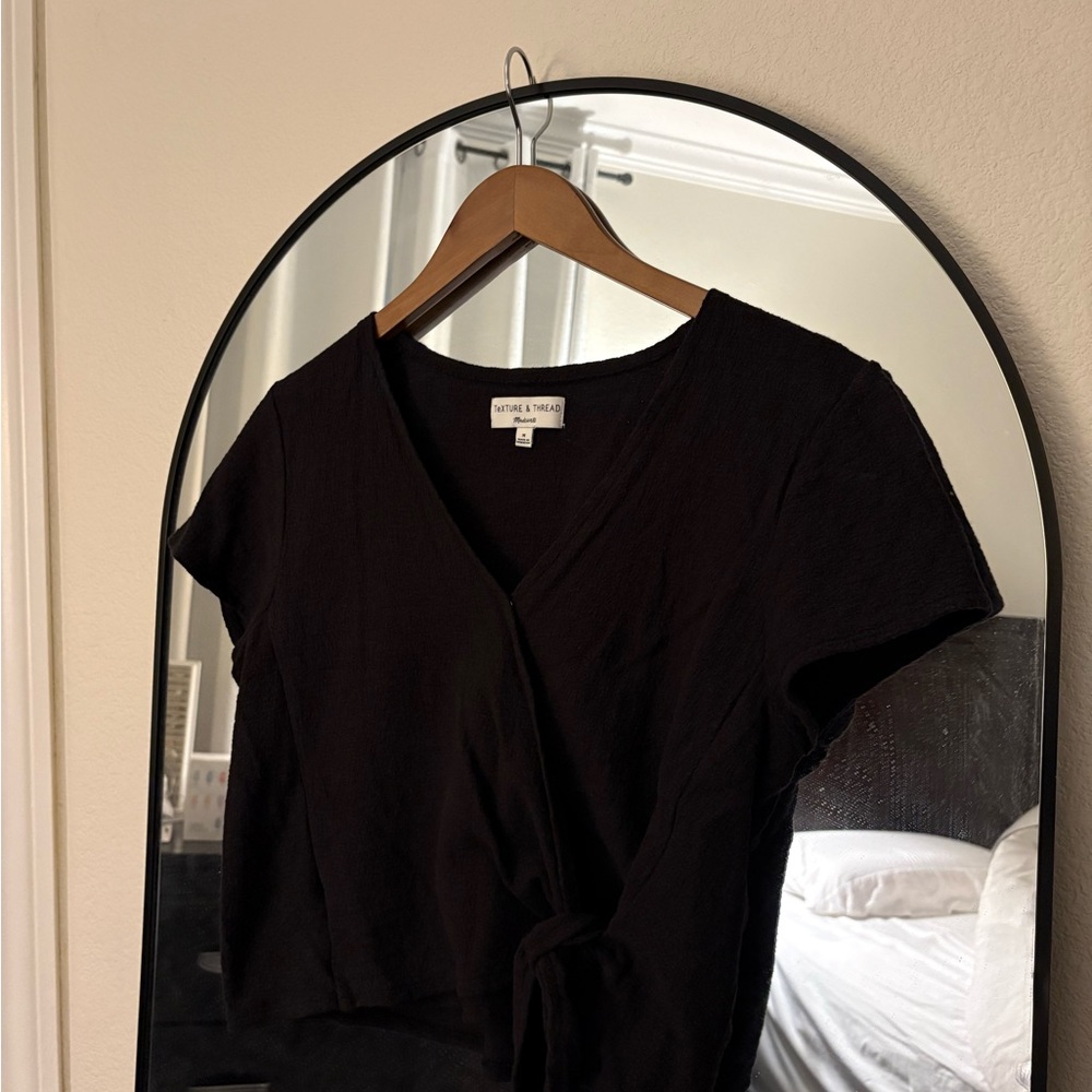 Madewell Texture & Thread Wrap-Tie Top 👚🖤🎀
